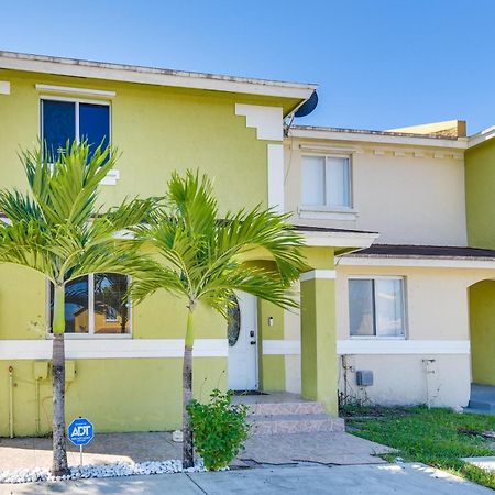 Opa-Locka Townhome, 15 Mi To Miami Beach! Kültér fotó