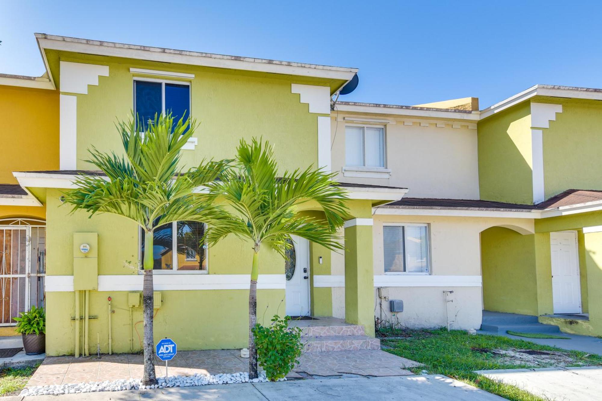 Opa-Locka Townhome, 15 Mi To Miami Beach! Kültér fotó