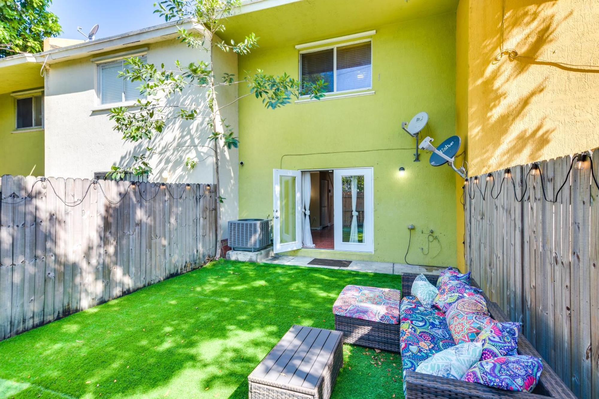 Opa-Locka Townhome, 15 Mi To Miami Beach! Kültér fotó