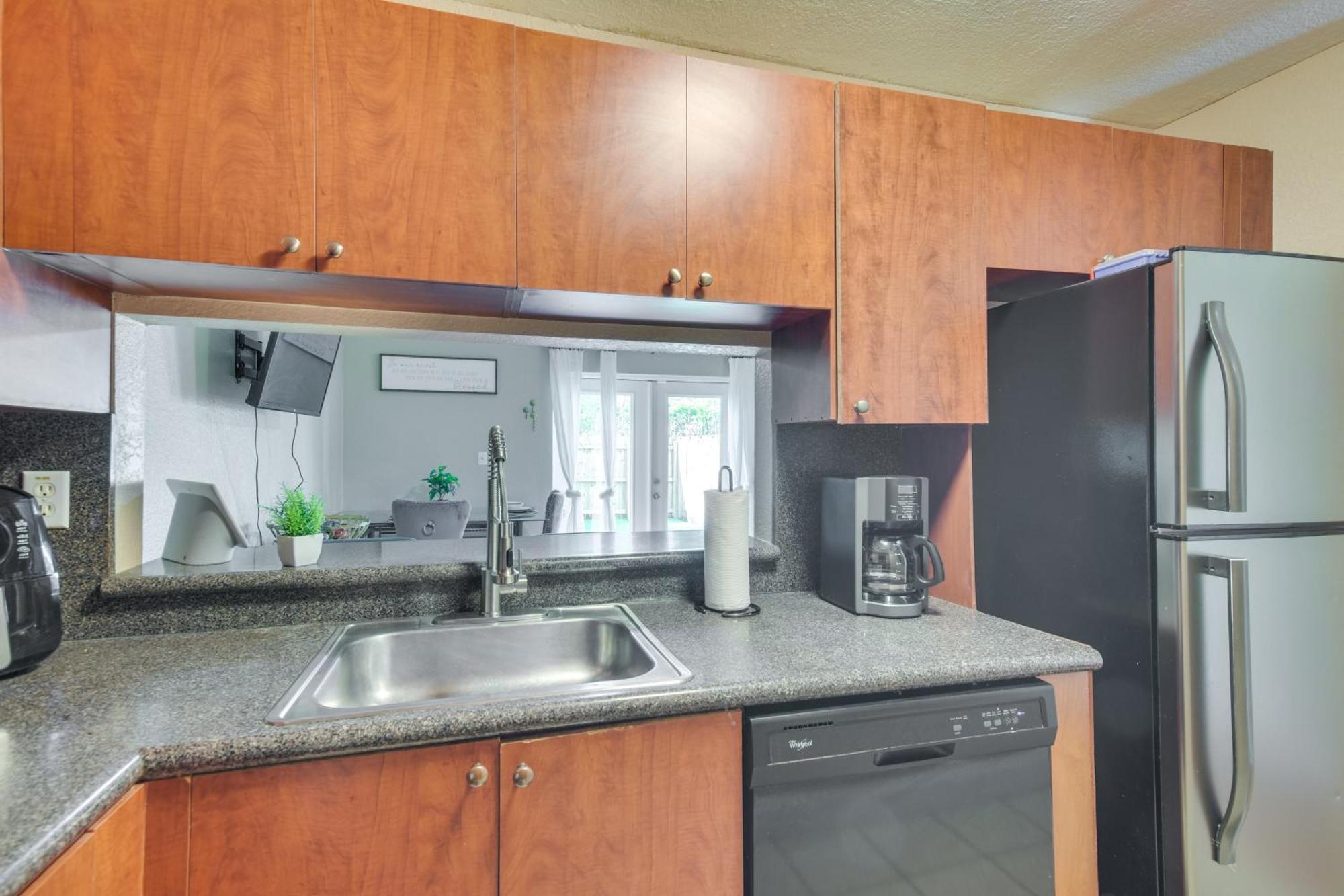 Opa-Locka Townhome, 15 Mi To Miami Beach! Kültér fotó