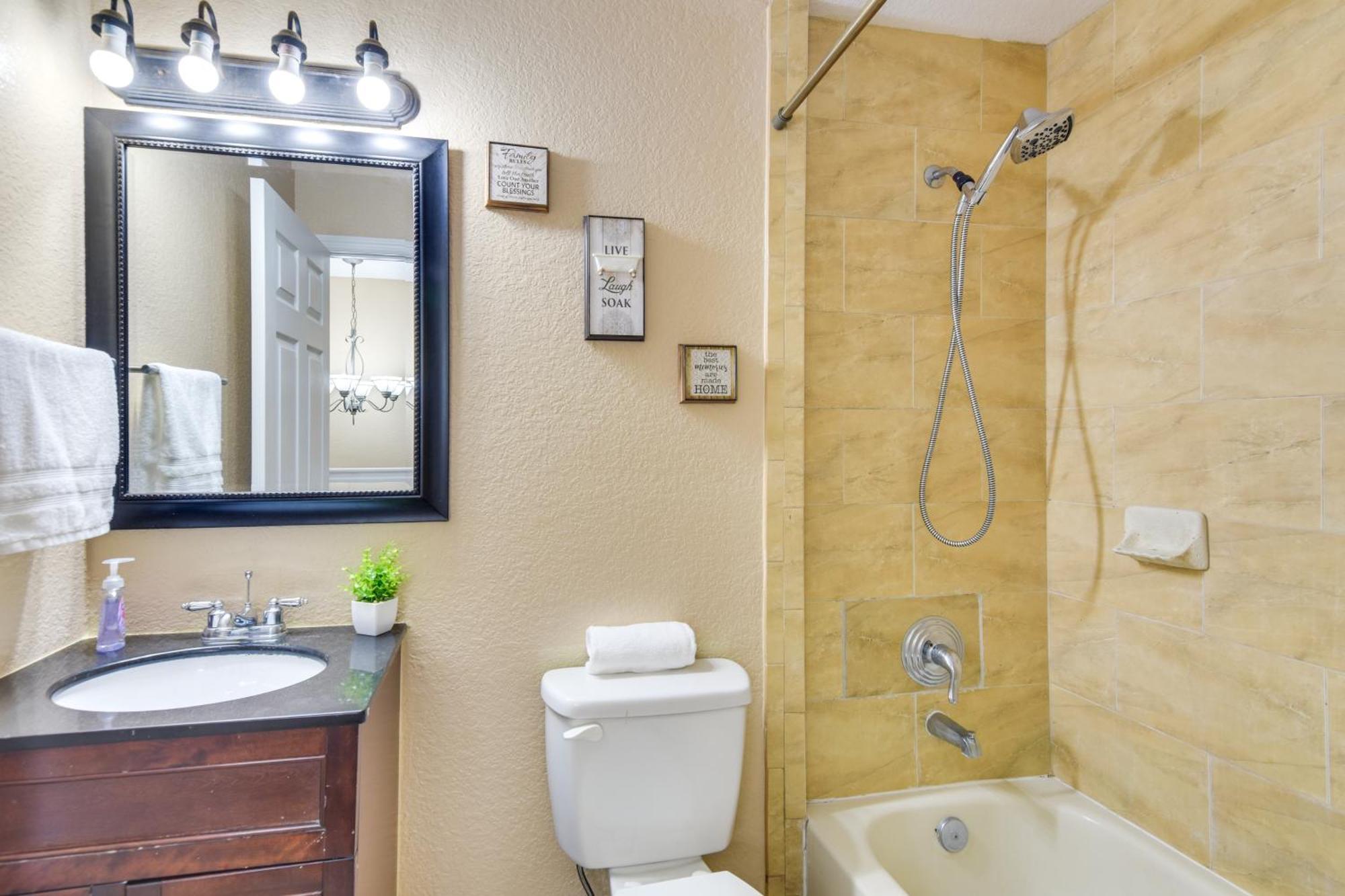Opa-Locka Townhome, 15 Mi To Miami Beach! Kültér fotó